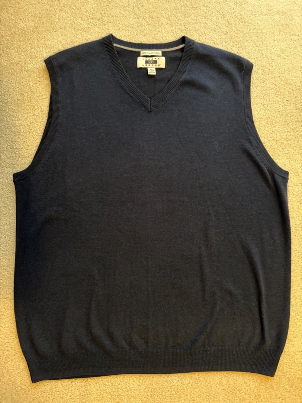 Joseph Abboud 100% Extra Fine Marino wool Men's Navy V-Neck Sweater Vest